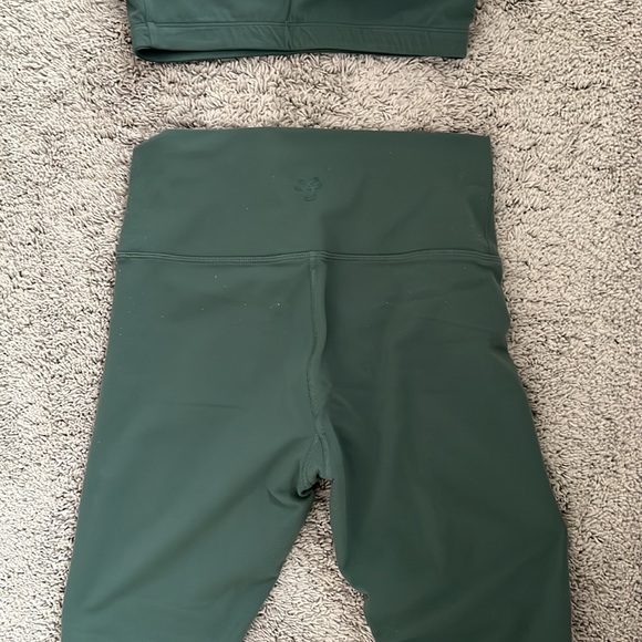 TNA Workout Outfit - Picture 4 of 4